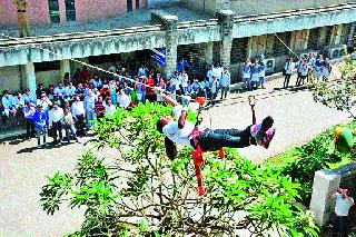 विद्यार्थ्यांना आपत्ती व्यवस्थापनाचे धडे