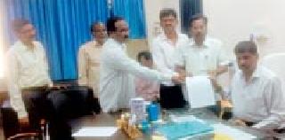 Take action against Election Officers | निवडणूक अधिकाऱ्यांवर कारवाई करा Take action against Election Officers | निवडणूक अधिकाऱ्यांवर कारवाई करा