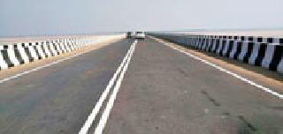 The Godavari bridge will remain closed | गोदावरी पुलावरील वाहतूक राहणार बंद The Godavari bridge will remain closed | गोदावरी पुलावरील वाहतूक राहणार बंद