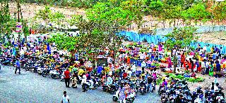 Vegetable market; Mobile thieves! | भाजीबाजार; मोबाइल चोरट्यांचे आगर !