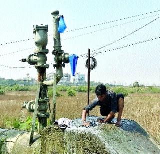 Destroy Rajasthan daily on Vasaiat water | वसईत पाण्याची रोज राजरोस नासाडी Destroy Rajasthan daily on Vasaiat water | वसईत पाण्याची रोज राजरोस नासाडी