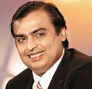 Mukesh Ambani is the richest among the least billionaires | नोटाबंदीमुळे घटली अब्जाधीशांची संख्या, मुकेश अंबानी सर्वात श्रीमंत