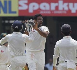 Ashwin's double hundred in home ground | घरच्या मैदानावर अश्विनचे बळींचे द्विशतक