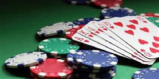 Police raid on gambling street in Pathardi village | पाथर्डी गावातील जुगार अड्डयावर पोलिसांचा छापा