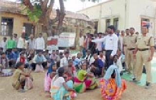 The Jana Bharti Yuva Samiti's Inhuman Movement | जनहितवादी युवा समितीचे अहेरीत ठिय्या आंदोलन The Jana Bharti Yuva Samiti's Inhuman Movement | जनहितवादी युवा समितीचे अहेरीत ठिय्या आंदोलन