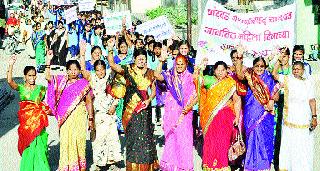 Chandwad honors teachers with 50 senior women | चांदवडला ५० ज्येष्ठ महिलांसह शिक्षकांचा सन्मान