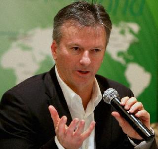 Steve Waugh's batting in support of DRS controversy Smith | डीआरएस वादात स्मिथच्या समर्थनार्थ स्टीव्ह वॉची बॅटिंग