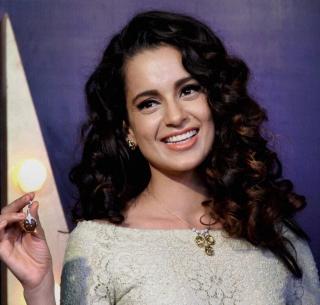 Cinemas is not a studio gifted by a father - but a lot of criticism on Kangana | चित्रपटसृष्टी म्हणजे वडिलांनी गिफ्ट दिलेला स्टुडिओ नव्हे - कंगनाचे करणवर टीकास्त्र