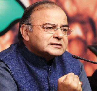 Jaitley suffers minor injury due to climbing in helicopter | हेलिकॉप्टरमध्ये चढताना पडल्याने जेटलींना किरकोळ दुखापत