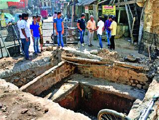 After 40 years, the old idol opens | ४० वर्षांनंतर पुरातन रहाड खुली After 40 years, the old idol opens | ४० वर्षांनंतर पुरातन रहाड खुली