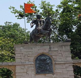 Demand for protecting statues of Chhatrapati Shivaji statues | छत्रपती शिवरायांच्या पुतळ्यांचे संरक्षण करण्याची मागणी