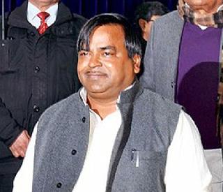 Former minister Gayatri Prajapati, in the case of gang rape, is finally arrested | सामूहिक बलात्कार प्रकरणी माजी मंत्री गायत्री प्रजापती अखेर अटक