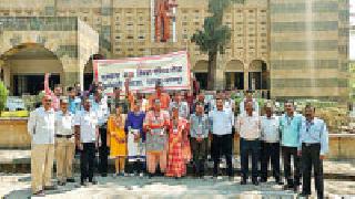 Zip Closing movement of accounting staff | जि.प. लेखा कर्मचाऱ्यांचे लेखणी बंद आंदोलन