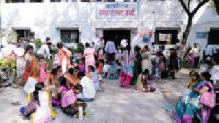 The disabled for seven hours for the disabled | पालिकेत अपंगांचा सात तास ठिय्या