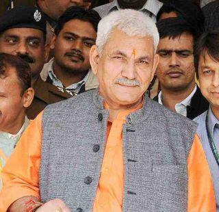 Manoj Sinha's lead in Uttar Pradesh Chief Minister's race | उत्तरप्रदेश मुख्यमंत्रीपदाच्या शर्यतीत मनोज सिन्हांची आघाडी