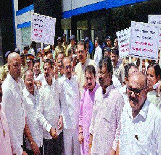 Congress-NCP's strike on State Bank | काँग्रेस-राष्ट्रवादीची स्टेट बँकेवर धडक