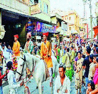 Royal procession proceeded in Manchar | मंचरमध्ये निघाला शाही मिरवणूक सोहळा