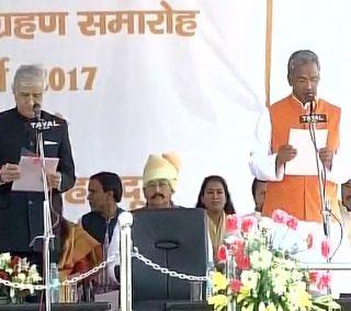 Concluding the oath of office by the BJP government, Chief Minister of Uttarakhand, Trivendra Singh | उत्तराखंडमध्ये भाजपा सरकार, मुख्यमंत्री त्रिवेंद्र सिंग यांचा शपथविधी संपन्न