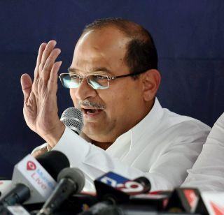 'Gujrat' promises instead of debt forgiveness! Commentary of Radhakrishna Vikhe Patil | कर्जमाफीऐवजी फक्त आश्वासनांची‘गाजरे’! राधाकृष्ण विखे पाटील यांची टीका