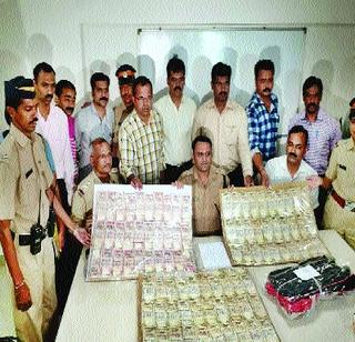 Old, half old notes of 1.5 crore seized in Mumbai, Lonavla | मुंबई, लोणावळ्यात दीड कोटीच्या जुन्या नोटा जप्त