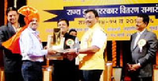 Awarded by the Health Academy | आरोग्य प्रबोधिनी संस्था पुरस्काराने सन्मानित