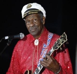 Chuck Berry dies in US famous guitarist | अमेरिकेतील प्रसिद्ध गिटारवादक चक बेरी यांचं निधन