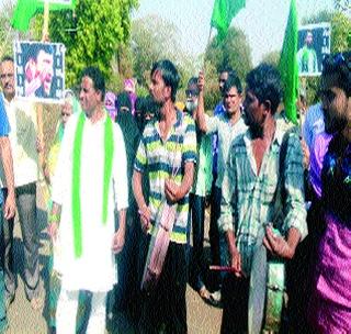 ‘एमआयएम’चे पालिकेसमोर ‘डफडे बजाओ’ आंदोलन
