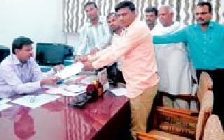 Beneficiaries need to be re-surveyed | लाभार्थ्यांचे पुनर्सर्वेक्षण गरजेचे Beneficiaries need to be re-surveyed | लाभार्थ्यांचे पुनर्सर्वेक्षण गरजेचे