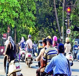 Due to the overwhelming response of 'signal breakdown', it is said that the postponement of life | ‘सिग्नल तोडण्या’च्या अतिघाईमुळे जीव टांगणीला