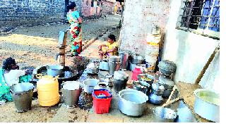 The 300 barrels of water in the granary | कणेरीत ३00 रूपयाला पाण्याचे बॅरेल