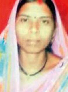 The dead body of the deceased boy escaped with a damaged dam | प्रियकरासोबत पळून गेलेल्या विवाहितेचा मृतदेह धरणात The dead body of the deceased boy escaped with a damaged dam | प्रियकरासोबत पळून गेलेल्या विवाहितेचा मृतदेह धरणात