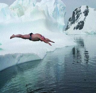 Here was the competition for swimming in ice-water | येथे होते बर्फाळ पाण्यात पोहण्याची स्पर्धा