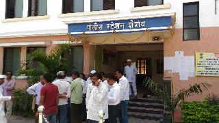 Rada at the buffer center of Nafed in Shegaon | शेगावच्या नाफेडच्या तूर खरेदी केंद्रावर राडा