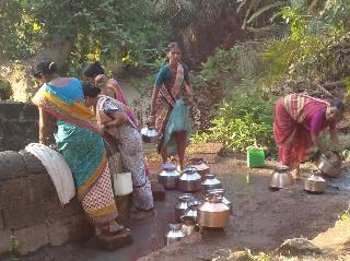 Thousands of people suffer due to bad water schemes | नादुरुस्त पाणी योजनांमुळे हजारो लोकांना झळ