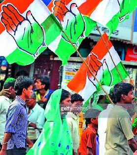 Congress tricolor of saffron party | भगव्या फेट्यात कॉँग्रेसचा ‘तिरंगा’