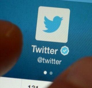 Twitter's 3.7 lakh accounts closed on terrorism | दहशतवादाला खतपाणी घालणारी ट्विटरची 3.7 लाख अकाऊन्ट बंद