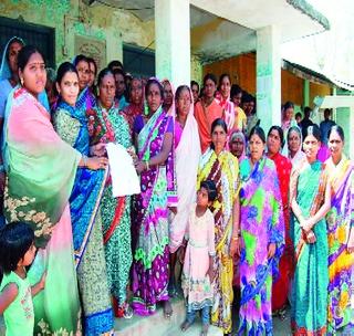 Women's force united against liquor shops! | दारू दुकानाविरोधात महिलाशक्ती एकजूट!