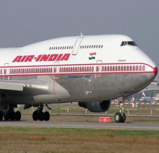 Shiv Sena assaulted Air India employee | शिवसेना खासदाराकडून एअर इंडियाच्या कर्मचा-याला चप्पलने मारहाण