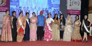 Aditi 'Miss Nashik', while Nihal became 'Mr. Nif' | आदिती ‘मिस नाशिक’, तर निहाल ठरला ‘मिस्टर निफ’