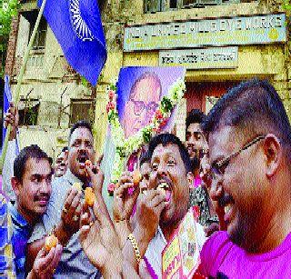 Ambedkar monument to the state! | आंबेडकर स्मारकाची जागा राज्याकडे!