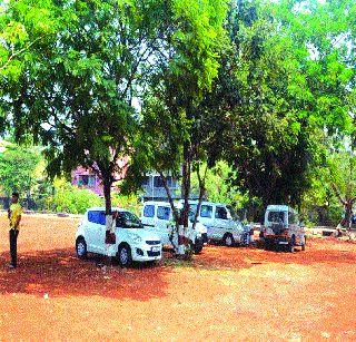 Parking at the shoulder colony ground | खांदा कॉलनीतील मैदानावर वाहनतळ