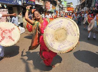 Shobhayatray came in color! | शोभायात्रेने आली रंगत !