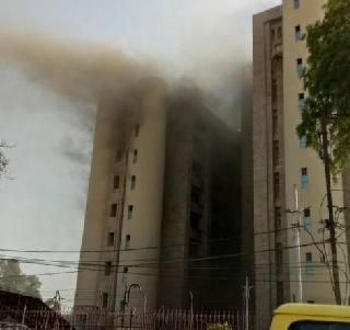 A big fire in Bapu Bhavan in UP ministry, briefly read the minister | UP मंत्रालयातील बापू भवनमध्ये भीषण आग , थोडक्यात वाचले मंत्री