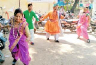 कलापथकाने केली एड्स जनजागृती