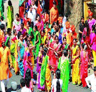 Shobha Yatra celebrated in the district | जिल्हाभरात पाडव्यानिमित्त शोभायात्रा