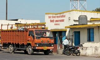 Enter the vehicles outside Kolhapur into the city | कोल्हापूरबाहेरील वाहनांना शहरात प्रवेश कर