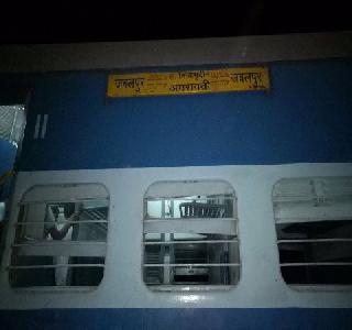 Jabalpur-Delhi Maha Kaushal Express collapsed, and 22 injured | जबलपूर-दिल्ली महाकौशल एक्सप्रेस रुळावरून घसरली, 22 जखमी