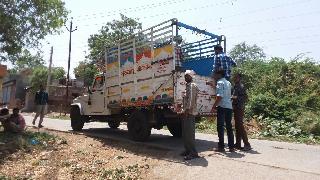 Twenty-two people injured in a truck accident | मिनी ट्रक उलटल्याने 22 भाविक जखमी