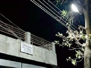 Stolen power on the complaints center of MSEDCL | महावितरणच्या तक्रार केंद्रावर चोरीची वीज Stolen power on the complaints center of MSEDCL | महावितरणच्या तक्रार केंद्रावर चोरीची वीज