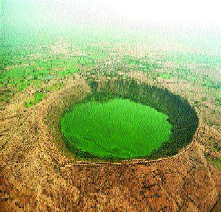 Two streams of lonar lake came to an end | लोणार सरोवरातील दोन झरे आटले